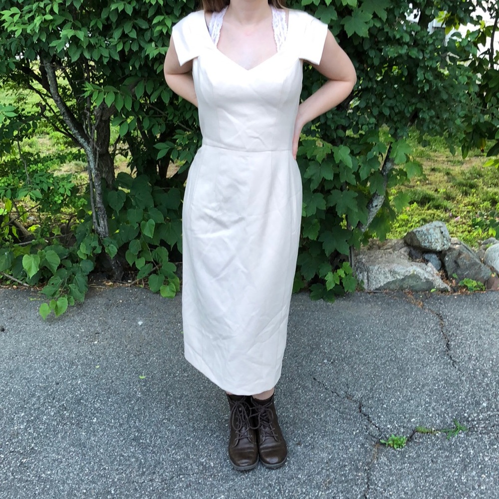 Black Halo size 6 buttercream midi dress